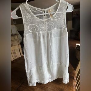Adiva White Lace Embellished Sleeveless Blouse
